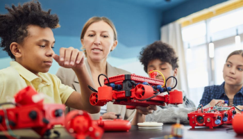 ung-dung-robotics-trong-giao-duc